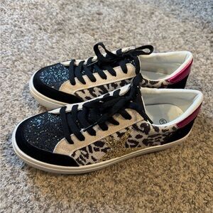 Stylish Black and Gold Women's Sneakers